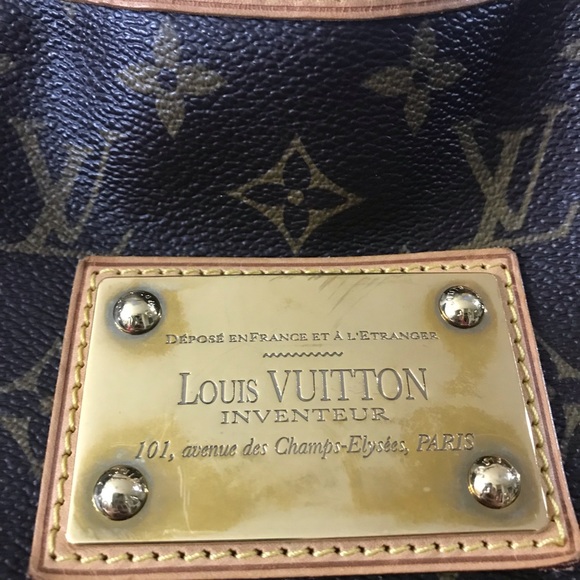 Louis Vuitton Galleria - Picture 2 of 8